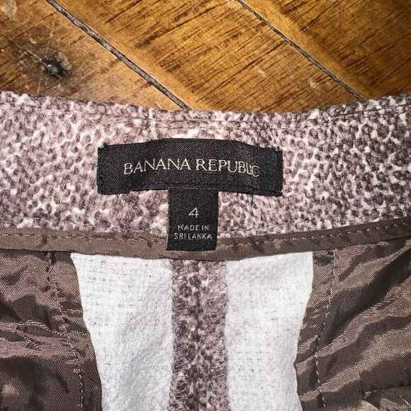 Banana Republic brown snakeskin textured size 4 shorts - Picture 2 of 4